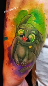 ritchy toothless tattoo anansi münchen comic farb color tattoo artist ritchey 
