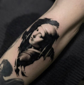 Tattoo Anansi Studio München Nastja black and white contrast portrait